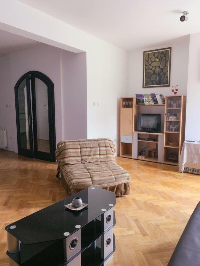 Hostel Holiday Cetinje Ngoại thất bức ảnh