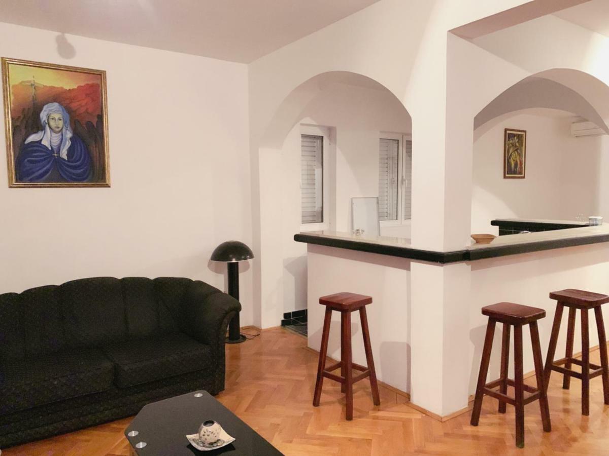 Hostel Holiday Cetinje Ngoại thất bức ảnh