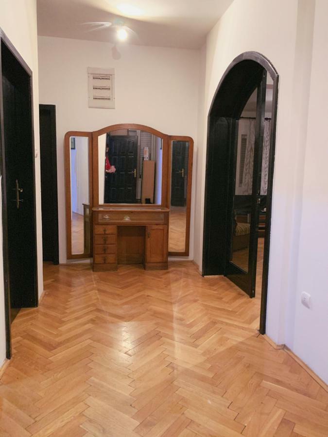 Hostel Holiday Cetinje Ngoại thất bức ảnh