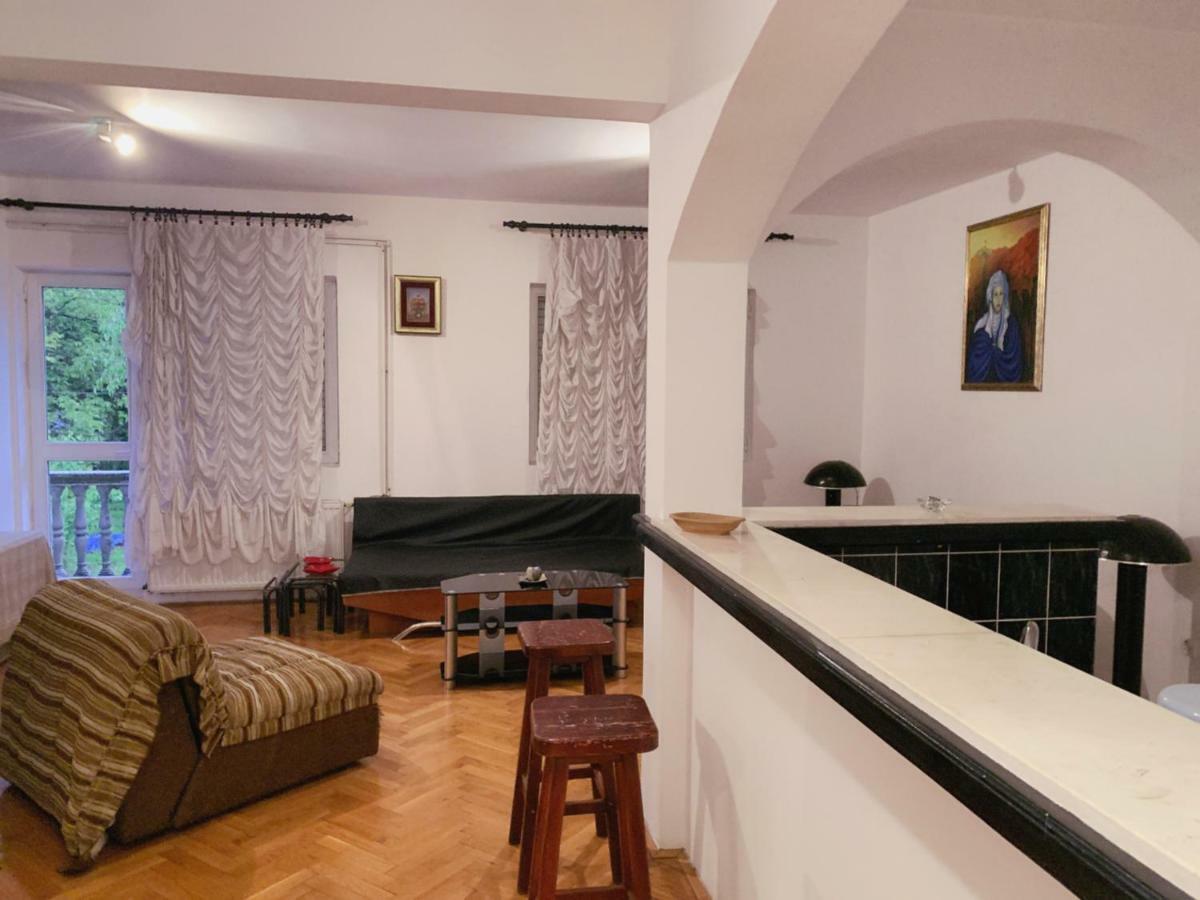 Hostel Holiday Cetinje Ngoại thất bức ảnh