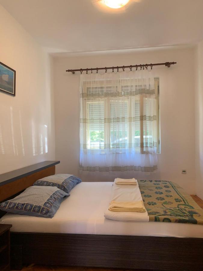 Hostel Holiday Cetinje Ngoại thất bức ảnh