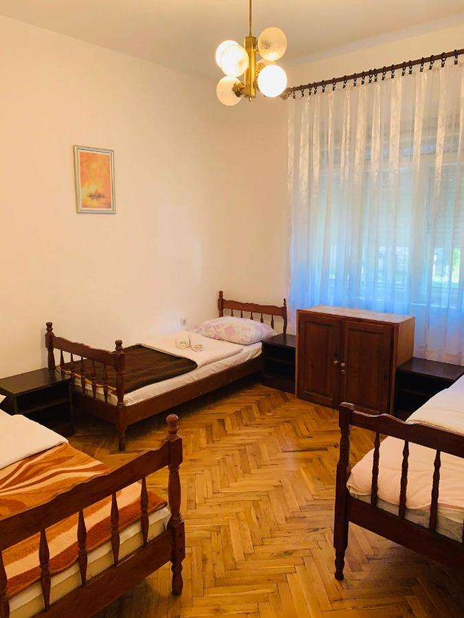 Hostel Holiday Cetinje Ngoại thất bức ảnh