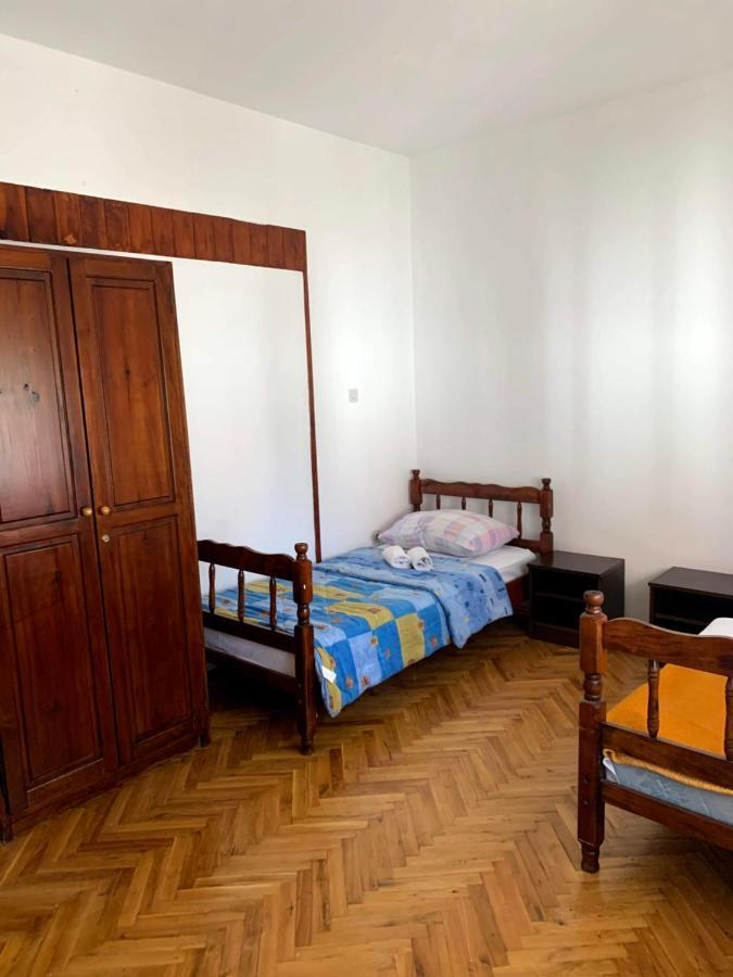 Hostel Holiday Cetinje Ngoại thất bức ảnh