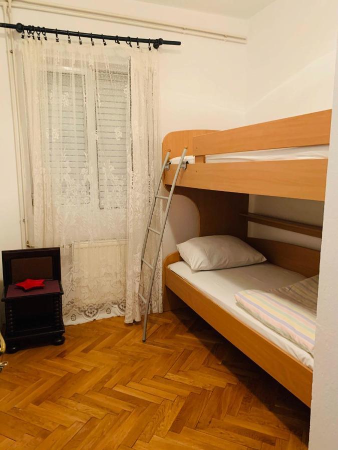 Hostel Holiday Cetinje Ngoại thất bức ảnh