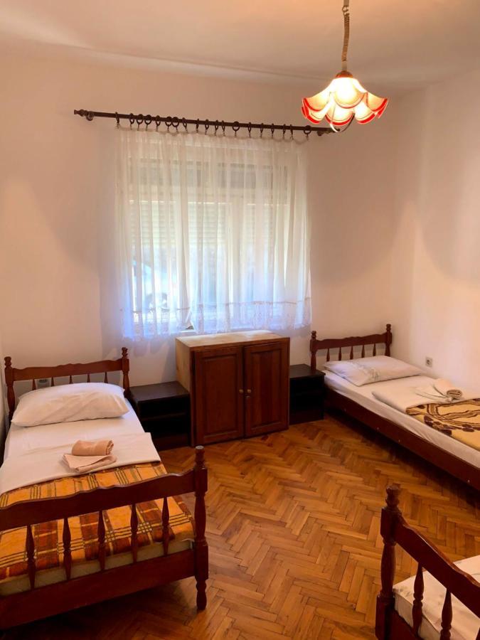 Hostel Holiday Cetinje Ngoại thất bức ảnh