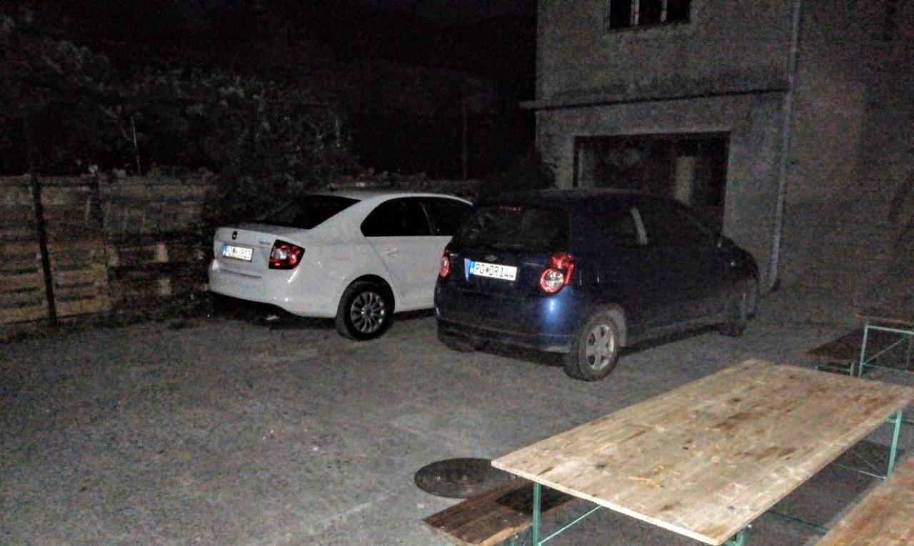 Hostel Holiday Cetinje Ngoại thất bức ảnh