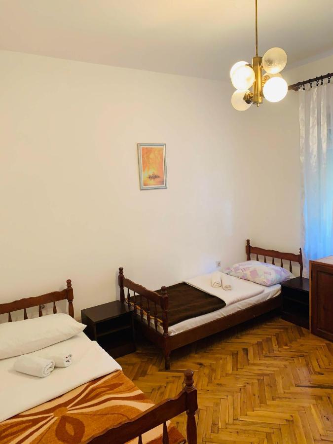Hostel Holiday Cetinje Ngoại thất bức ảnh