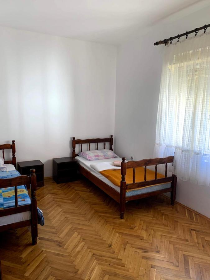 Hostel Holiday Cetinje Ngoại thất bức ảnh