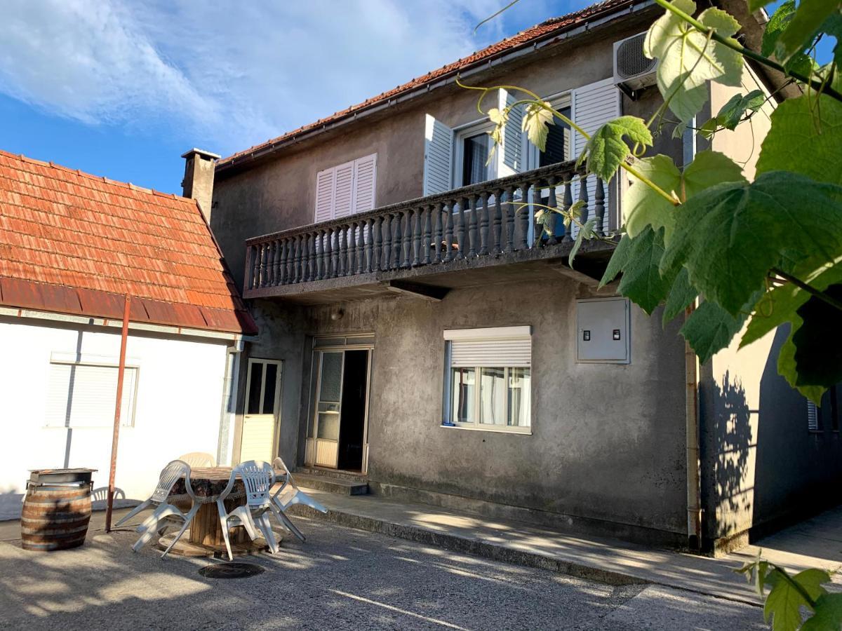 Hostel Holiday Cetinje Ngoại thất bức ảnh