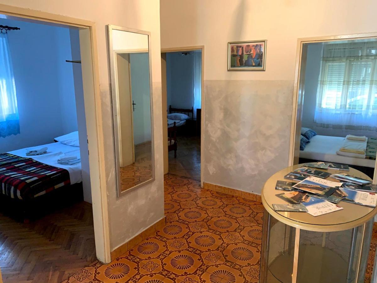 Hostel Holiday Cetinje Ngoại thất bức ảnh